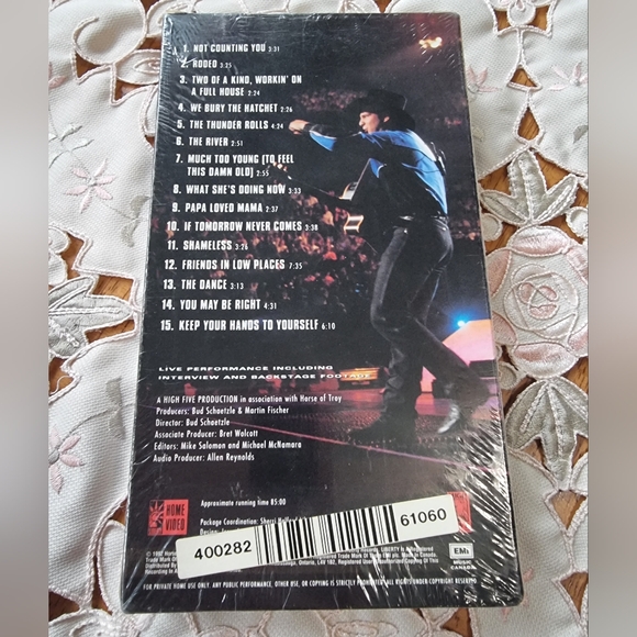 🆕️ This is Garth Brooks Live Performance Vintage 1992 VHS Movie - Picture 2 of 3